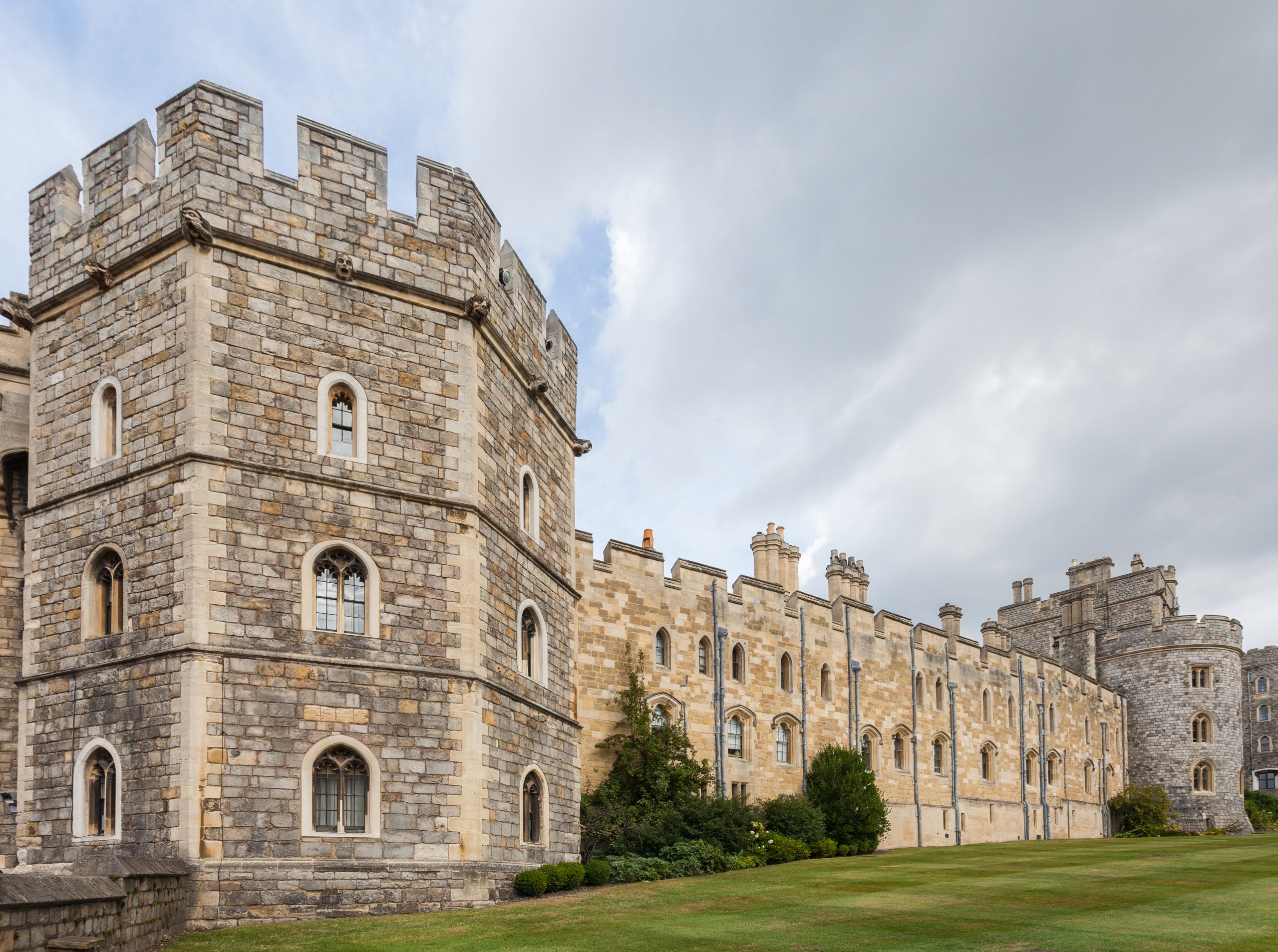 Windsor Castle Visit Queens Grave